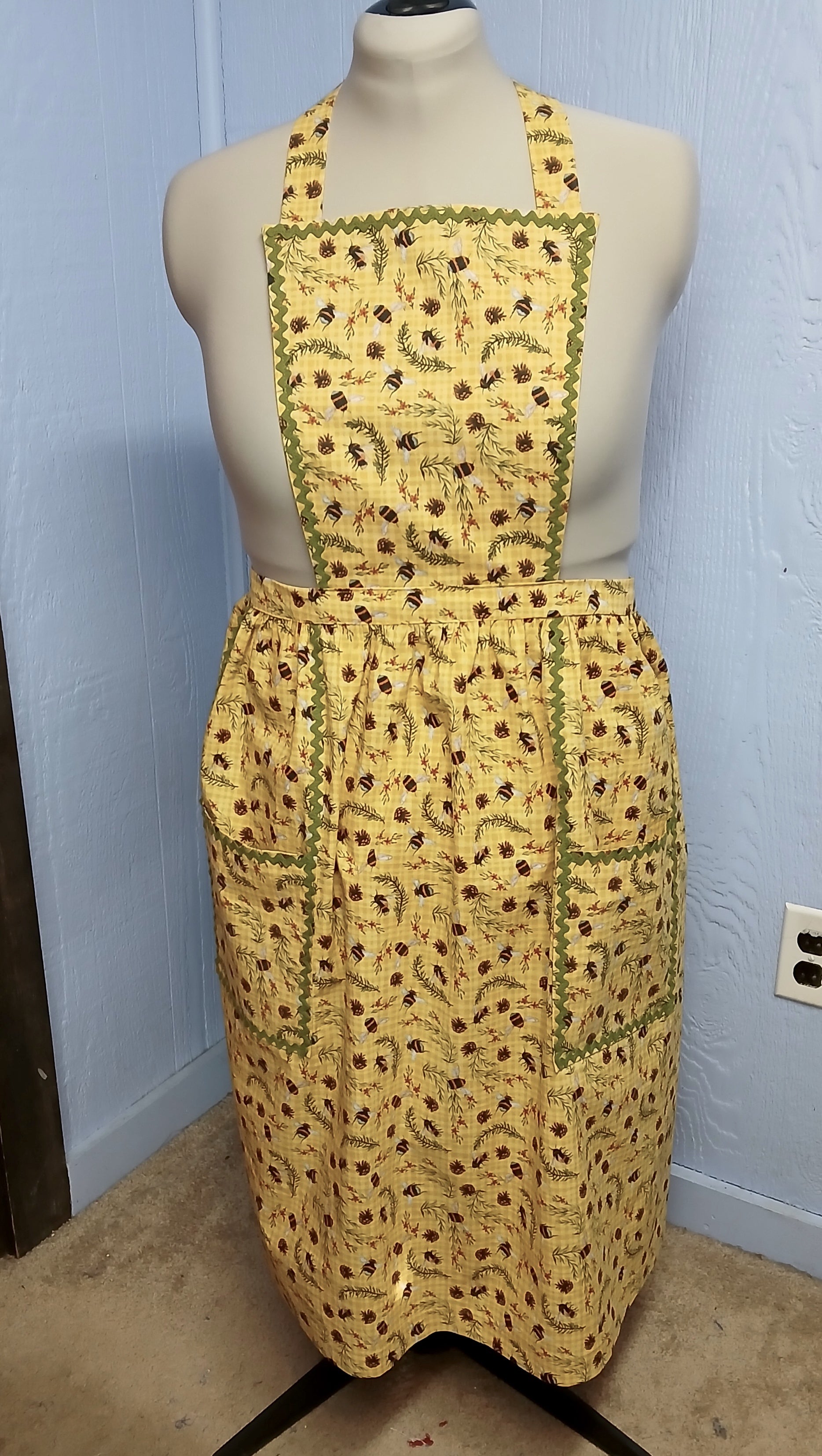 Vintage Style Bib Apron, 100% Cotton Yellow Bumble Bee Print