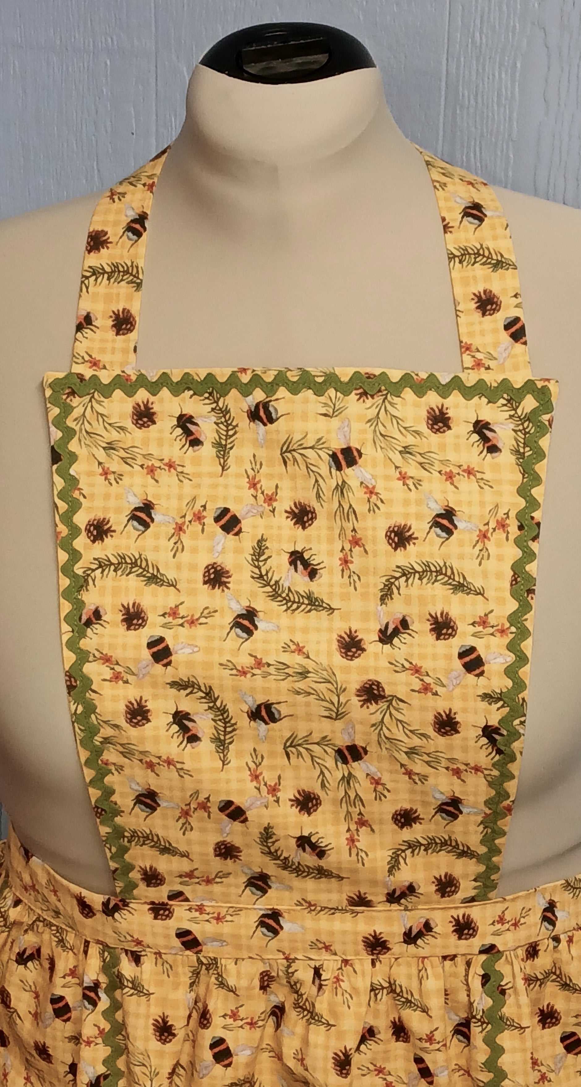 Vintage Style Bib Apron, 100% Cotton Yellow Bumble Bee Print