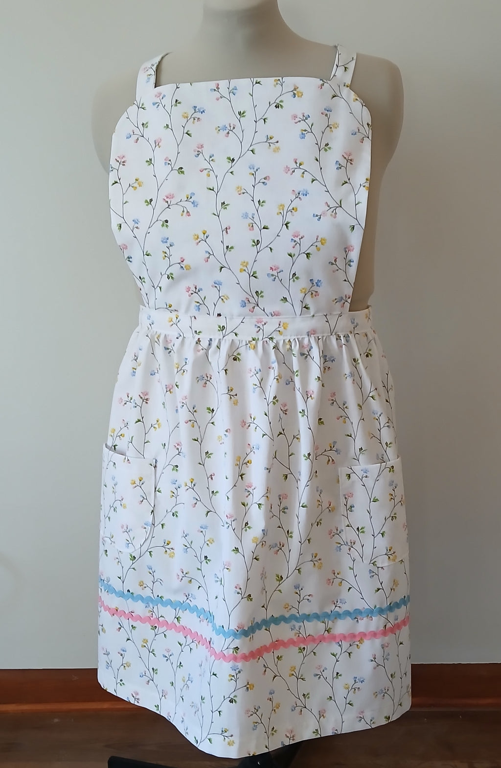 Vintage Style Bib Apron, Vintage Floral Fabric
